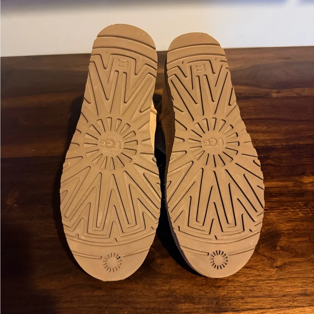 Classic Unlined Mini Perforated
Spring Boot - Picture 6 of 6